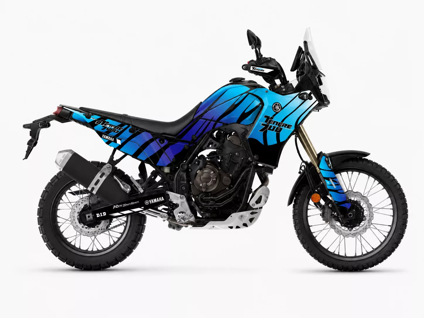 Yamaha Ténéré 700 Azure Strike Edition Kit de vinilos Yamaha Ténéré 700 Azure Strike Edition en azul claro, azul oscuro y negro instalado en moto trail adventure
